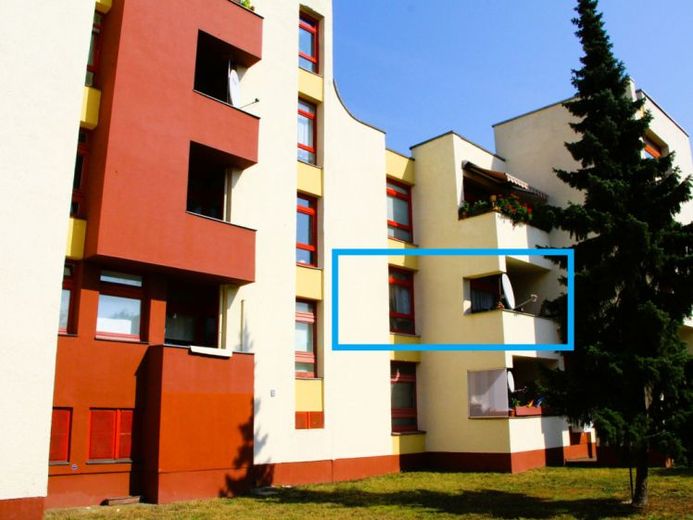 Apartamento soleado de 2 habitaciones con logia orientada al sur – complejo cuidado, ubicación excelente, alquiler sólido. – Foto 1