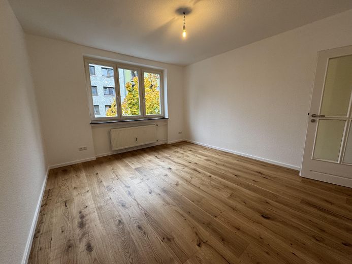 Encantador y amplio apartamento de 2 habitaciones con balcón en una ubicación privilegiada en Berger Straße. – Foto 13