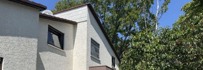 Großzügiges Reihenendhaus mit zwei Wohneinheiten und liebevoll angelegtem Garten