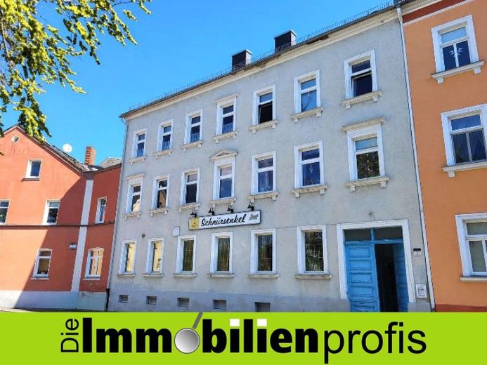 Entwicklungsfähiges Mehrfamilienhaus in Hof – Foto 1
