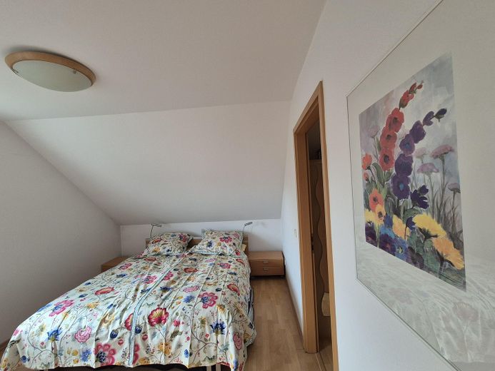 Dal verde al centro con la metropolitana – Schlafzimmer 1, Tür BKS