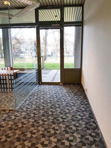 Retail space / office / practice — quiet yet central / S-Bahn around the corner / on 2 levels – Windfang am Eingang