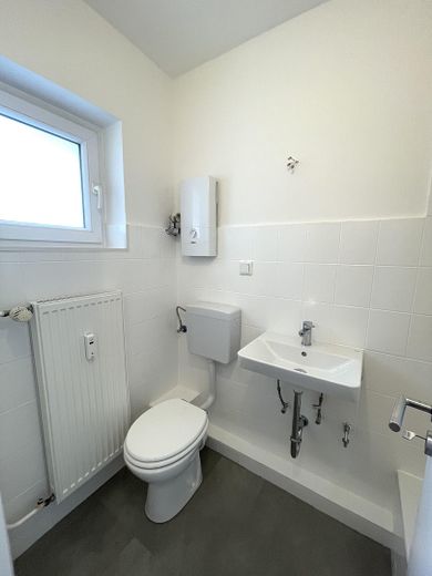 🏡 modernized 1-room apartment – compact, charming & from Sep. – Bad 1
