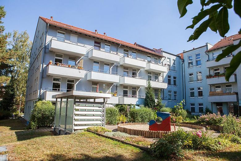 Ruhig, hell, möbliert - Apartment mit Top-Anbindung zwischen Adlershof und Flughafen BER – Hausansicht