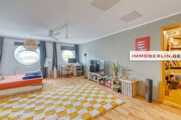 IMMOBERLIN.DE - ¡Ubicación junto al agua en la ciudad! Atractivo piso con jardín propio