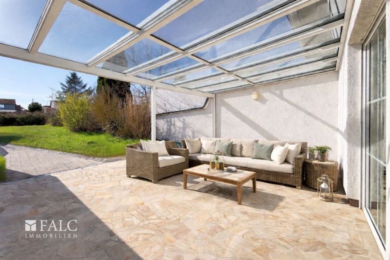 *Verk.* Attraktive Doppelhaushälfte in ruhiger Lage! – Terrasse (Einrichtung digital)