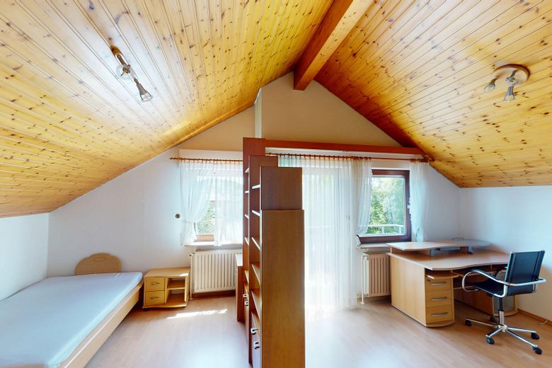 منزل عائلي جميل مع شقة مستقلة ومنطقة معيشة مفتوحة (بدون عمولة) – 2. Schlafzimmer Oben