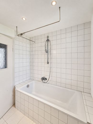 SUBAFFITTO 3 mesi! Opzione di proroga Splendido appartamento di 4 locali – Badewanne