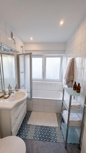Wynajęte mieszkanie 2-pokojowe z tarasem o powierzchni 22 m² — odnowione w 2026 r. – Bad