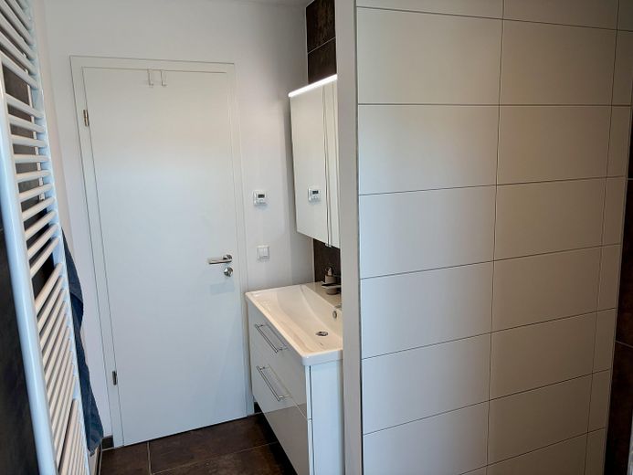 Provisionsfrei! Modernes Penthouse mit großer sonniger Dachterrasse – Badezimmer