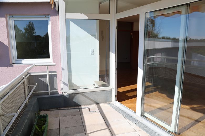 Wunderschöne 2,5-Zimmer Whg mit Panoramablick, Balkon + Tiefgarage – Foto 11