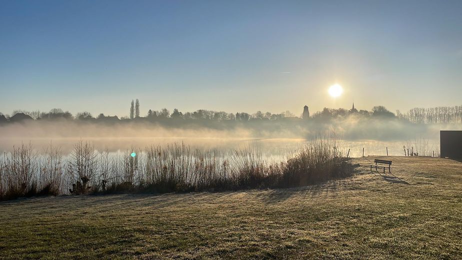 Seegrundstück LK Cuxhaven ca. 970 m² 1. Reihe, Panorama-Seeblick, 1a-Lage von 21745 Hemmoor – Sonneaufgang Kreidesee