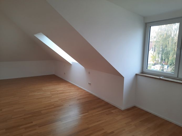 Ideal für Singles oder Paare-Hochwertige DG-Wohnung in Bestlage von Ingolstadt – Schlafzimmer