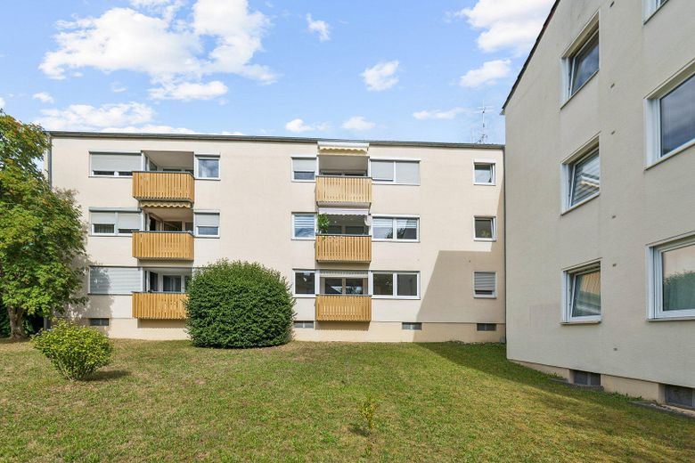 ERSTBEZUG: Erdgeschoss Wohnung 3,5 Zimmer in der Dreifaltigkeit – Südseite mit Balkon