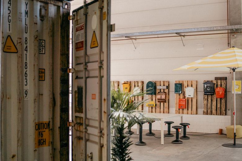Uffici in container marittimi ristrutturati a Hallig Hanken – Briefkästen