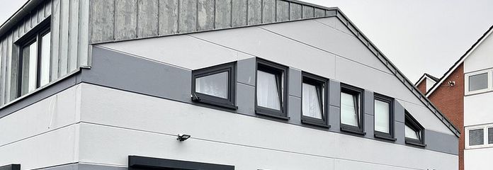 Vorderansicht des Gebäudes