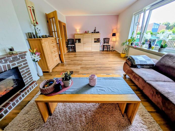 Elmshorn’da çok yönlü tek veya iki ailelik ev – Aile, home office veya kısmi kiralama için alan! – Wohnzimmer