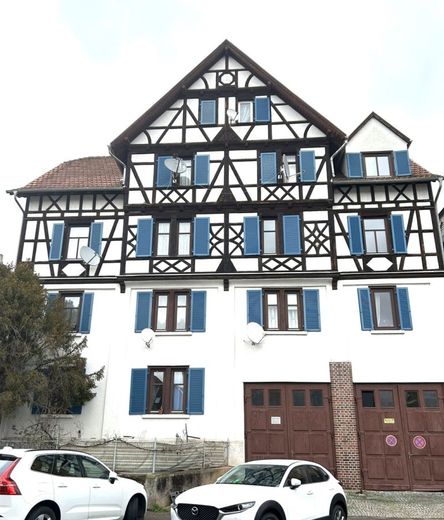 Charmante und charakteristische 3-Zimmer-Wohnung im Herzen von Esslingen am Neckar – Haus Frontseite