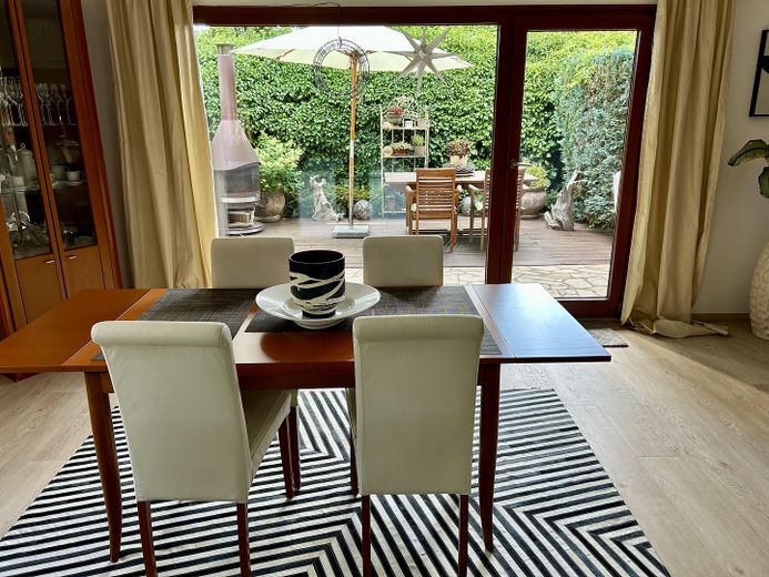 Modern eengezinswoning op droomperceel – Wohnzimmer_3 mit Terrasse 1 EG