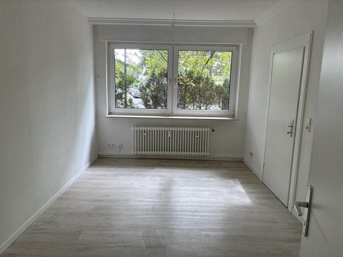 Renovierte und attraktive 4-Zimmerwohnung in top Lage! U.S. Army personnel are welcome! – Schlafzimmer 2