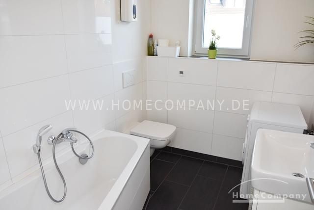 Zentrum, Modern möblierte DG-Wohnung mit Dachterrasse und offener Küche in zentraler aber ruhiger Lage – f78f78c79c661c7a56c21e5ff498f73bdbc30f1e.jpg