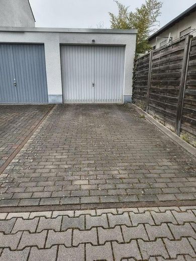 Modernisiertes Reihenmittelhaus in ruhiger Lage – Garage + Stellplatz