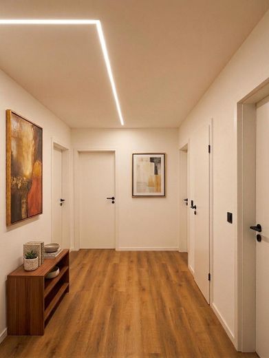 Hochwertig kernsanierte 3-Zimmer-Wohnung mit Loggia und Stellplatz in Nürnberg-Zabo – Flur (KI-generiert)