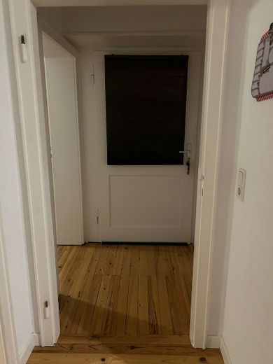 Schöne sanierte 2 Zimmer Kü., Bad, Whg. in Saarbrücken- Nähe Caritas Klinik Burbach/Rastpfuhl – Flur