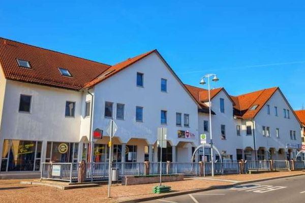 +++Attraktive Gewerbeeinheit in zentraler Lage – Vermietet mit Rendite & Eigennutzungsoption+++