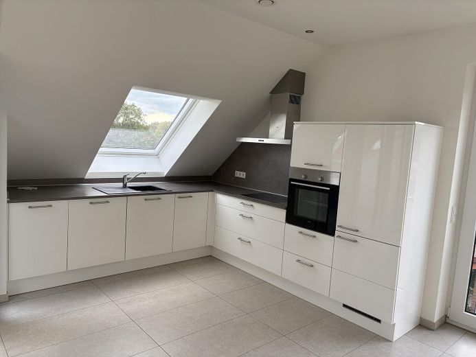 Exklusive 4-Zimmer-Wohnung mit großem Balkon – Foto 3