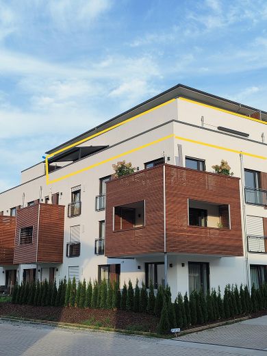 Prov.frei!-Hochwertige 3-Zi.-Terrassenwohnung mit großer Dachterrasse, Küche, zentral – Außenansicht (gelb markiert)