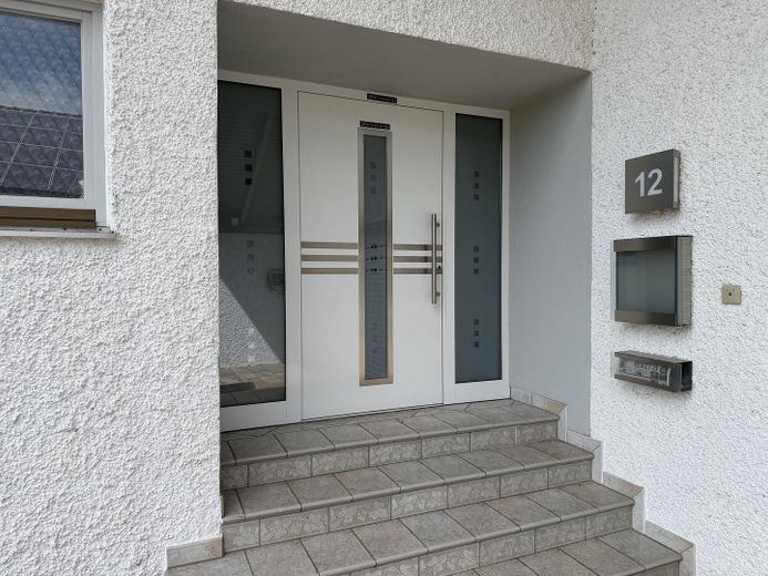Exklusives Einfamilienhaus in traumhafter Flusslage - Wohnen, wo andere ihre Freizeit verbringen – Haustür
