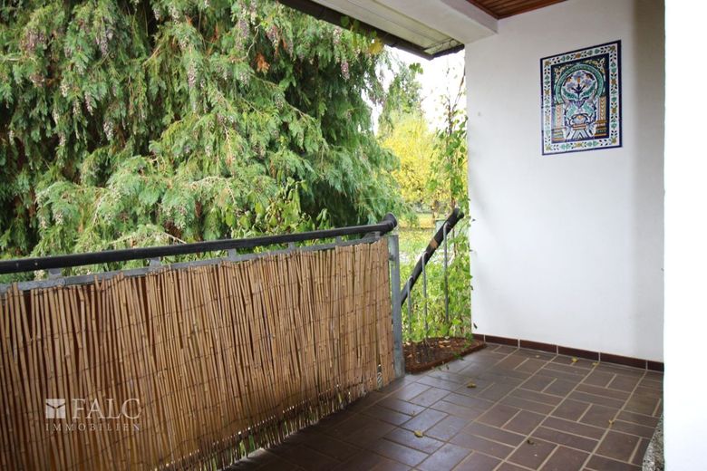 Großzügige Doppelhaushälfte – Balkon OG
