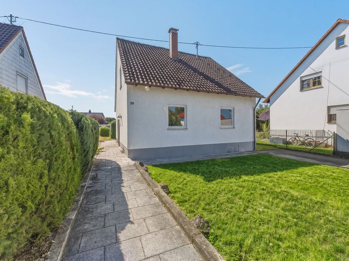 Familienhaus mit großem Garten und Potenzial – Titel