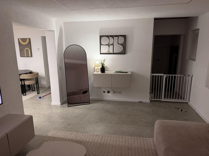 Casa adosada de esquina, garaje, sótano y 5 habitaciones – Venta particular – Foto 1