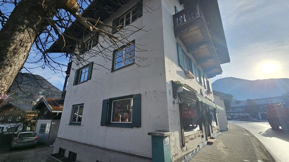 MFH und Gewerbe im Hintergebäude in Rottach-Egern – Ansicht Nord