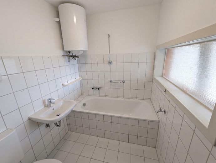 Gemütliche 3,5-Zimmer Wohnung in ruhiger Lage in Dargun – Bad mit Wanne