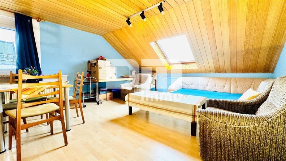 Modernisiertes Ein-/ Zweifamilienhaus inkl. PV-Anlage + 
Garage auf Traumgrundstück – OG / DG Reservezimmer