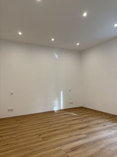 Frisch modernisierte 3-Zimmer-Wohnung mit Loggia – sofort bezugsfrei und Provisionsfrei – Elternschlafzimmer