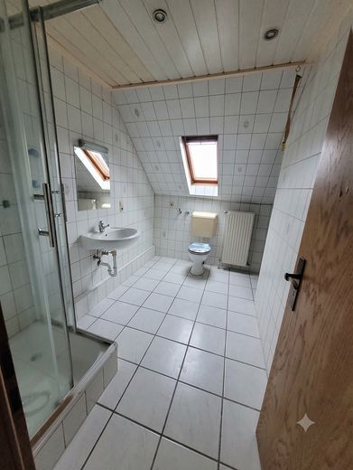 Investment property: fully rented apartment building with expansion reserve - 7 apartments & 4 parking spaces – rechte Haushälfte