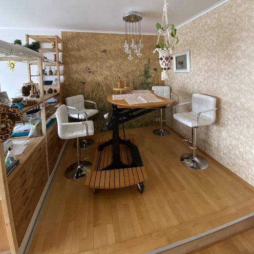 Bella e luminosa appartamento condiviso di 2 locali con balcone esposto a sud in vendita – Wohnzimmer 