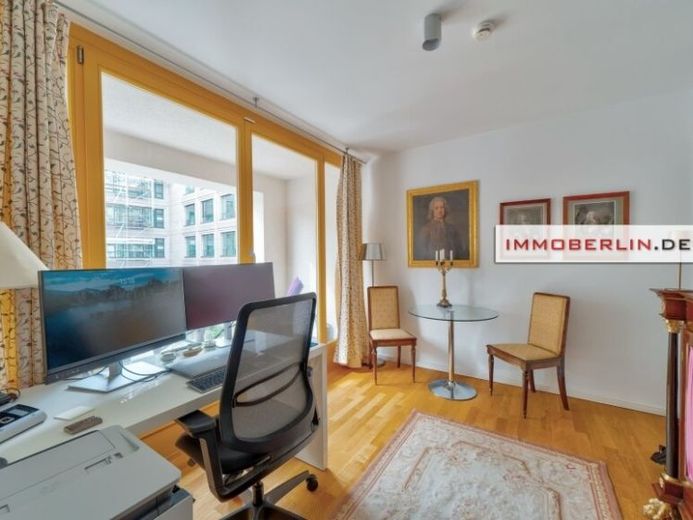 IMMOBERLIN.DE - Bezugsfreie helle Wohnung mit Westloggia – Foto 1