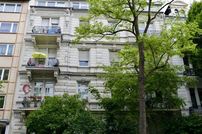 Exklusive 3-Zimmer-DG-Wohnung mit Einbauküche in Wiesbaden – Foto 11