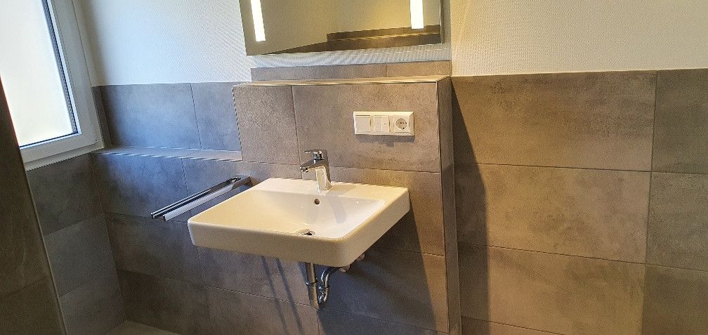 tolle 3 Zimmer Dachgeschosswohnung – Badezimmer