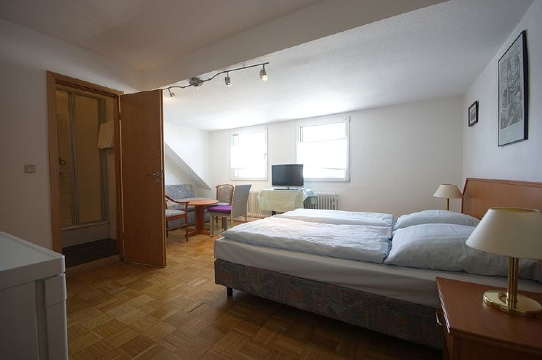 Furnished room with private bathroom, Internet via W-LAN, in an attractive part of town – bbffbb0c477594391d3587dcb42f94890f2f3f74.jpg