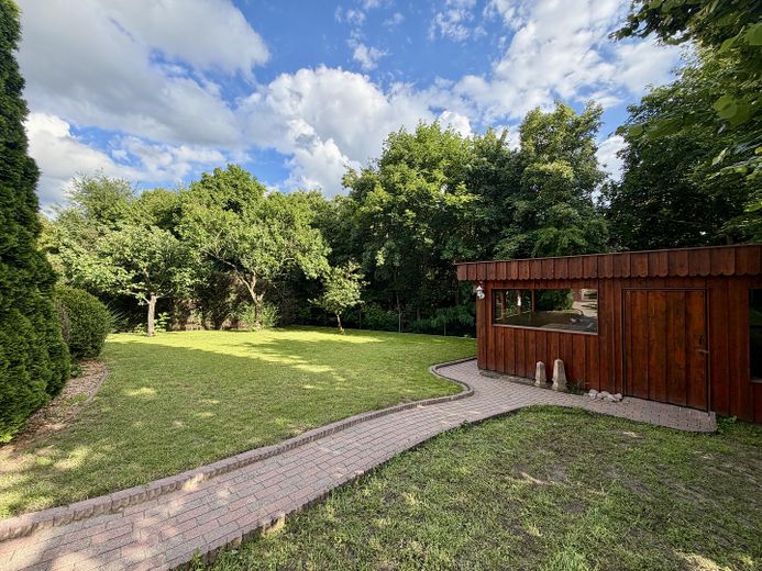 225 qm Familienglück auf 2 Ebenen + Toller Garten, Sauna & Kamin – Garten