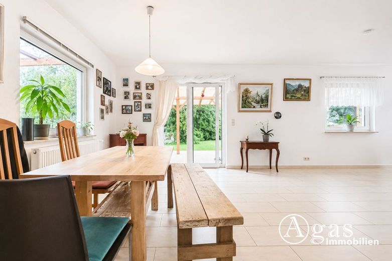 4-Zimmer-Einfamilienhaus mit liebevoll gepflegtem Garten und großer Terrasse in Fredersdorf Nord – Essbereich