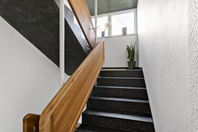 Ankommen & Wohlfühlen auf dem Rotenbühl- 142m² mit Blick ins Grüne – Treppenhaus
