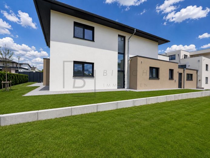 Moderne Stadtvilla mit hochwertiger Ausstattung, Smart Home &amp; PV-Anlage – Hausansicht
