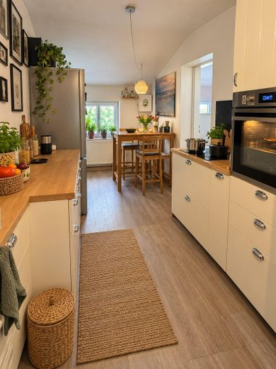 Attraktive Dachgeschosswohnung in zentraler Lage – Foto 4